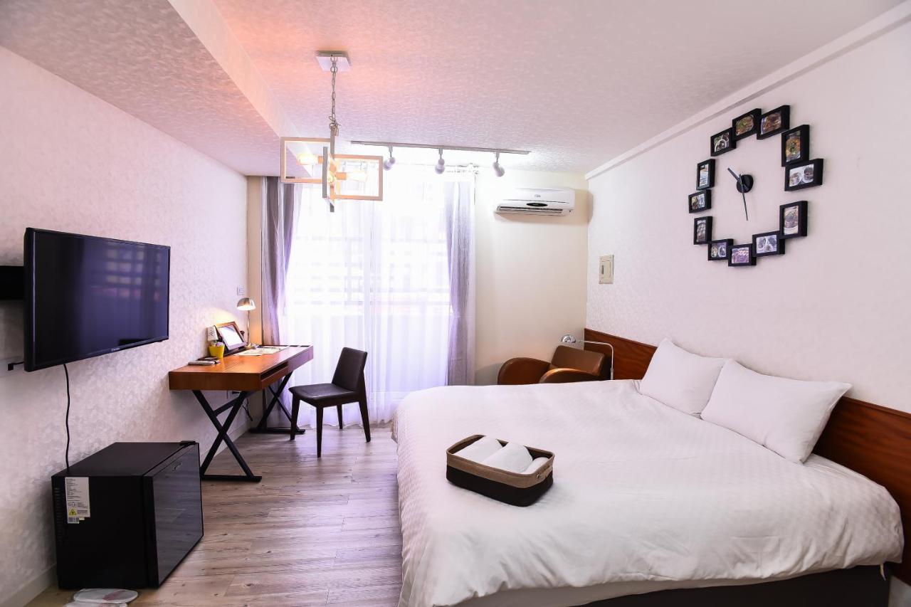 Rainbow Island Apartment Tainan Exterior photo